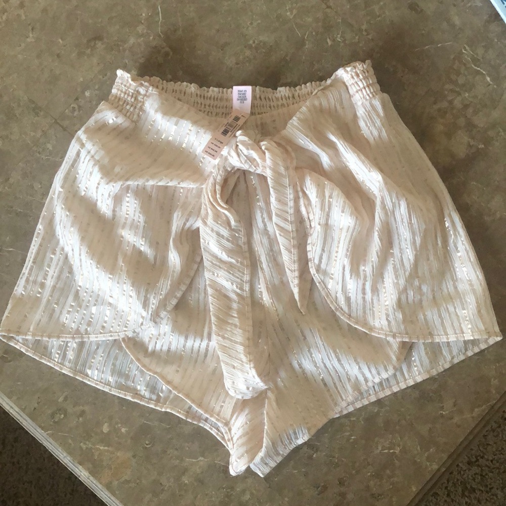 ✨✨VICTORIA’S SECRET WRAP TIE SHORTS